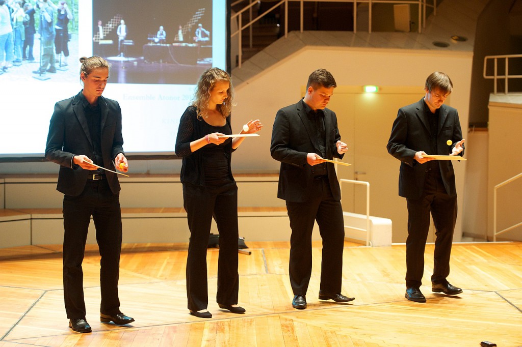 Das Ensemble Atonor begeisterte das Publikum mit Musik aus Tischtennisbällen © Kinder zum Olymp!/Foto: Stefan Gloede
