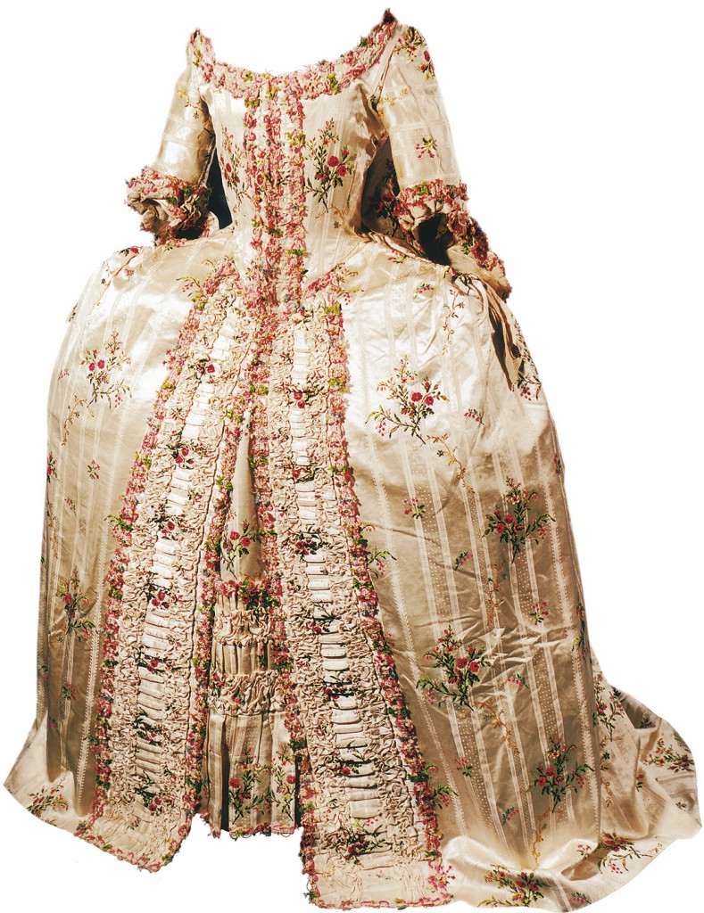 Damenkleid, broschierte Seide, um 1775, aus der Modesammlung Kamer/Ruf, Förderung 2004 für das Kunstgewerbemuseum Berlin/Staatliche Museen zu Berlin (© Wolfgang Ruf)