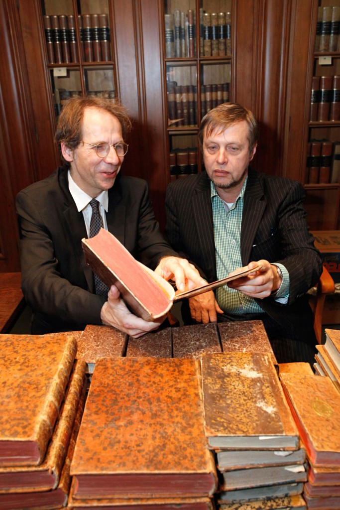 Rückgabe in Leipzig: Alexej Gusanow vom Schlossmuseum Pawlowsk (rechts), Stephan Graf von der Schulenburg,