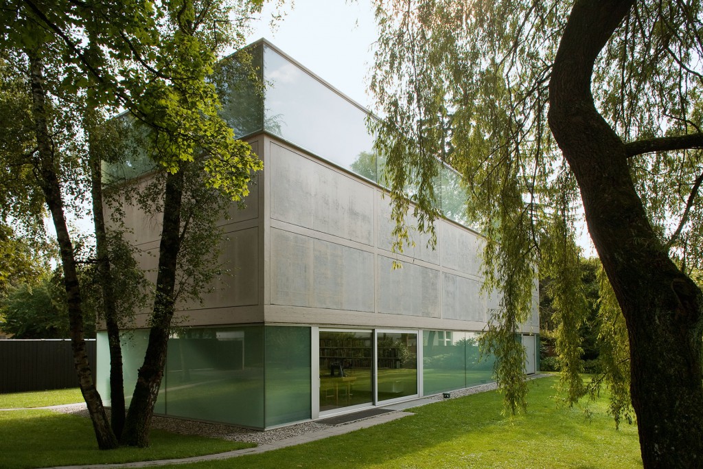 Das Ausstellungsgebäude der Sammlung Goetz im Münchner Stadtteil Oberföhring, errichtet von den Architekten Herzog & de Meuron, eröffnet 1993