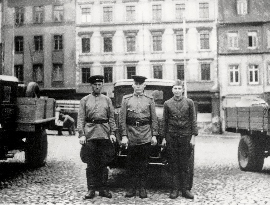Sowjetische Soldaten beim Sammlungstransport nach Berlin, 1945; Allrussische Rudomino-Bibliothek