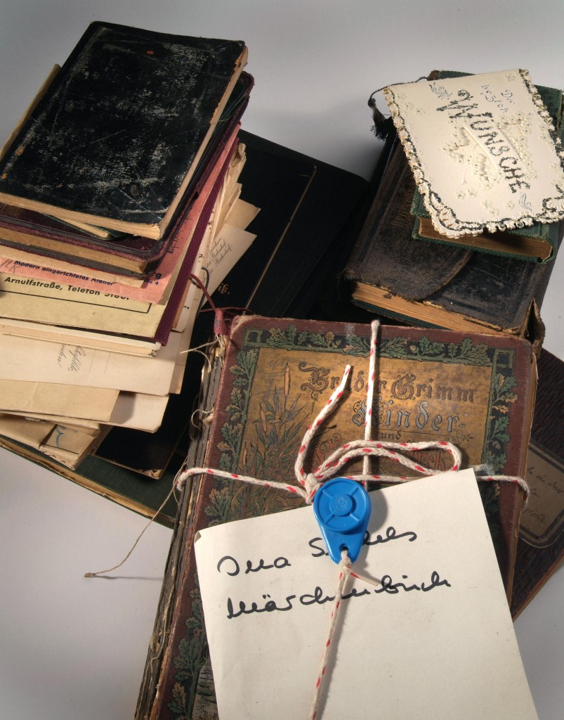 Konvolut von Notizbüchern und Fundstücken aus dem Nachlass von Ina Seidel, überliefert im Archiv ihres Verlags: der DVA. © DLA Marbach