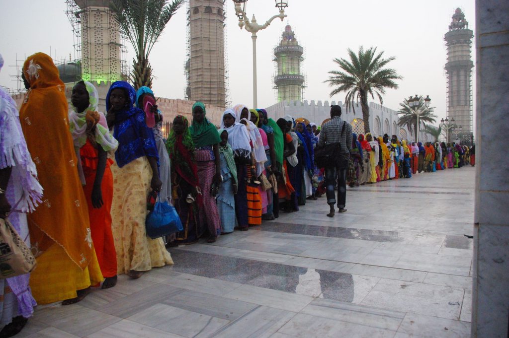 Muslimische Pilgerinnen in der heiligen Stadt Touba, Senegal; Foto: Beate Schneider, 2015