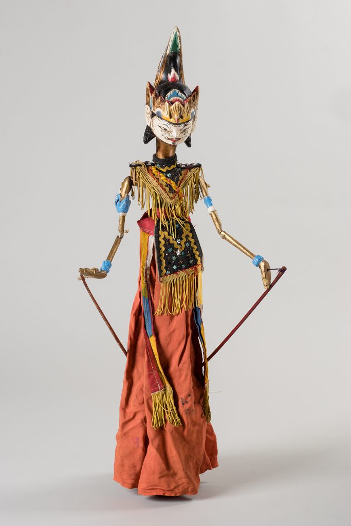 Stabpuppe des traditionelles indonesischen Puppentheaters Wajang Golek, erste Hälfte des 20. Jahrhunderts, aus der Sammlung Uwe Brockmüllers; © Foto: Ulrich Lange, Dessau, vierzig-a.de