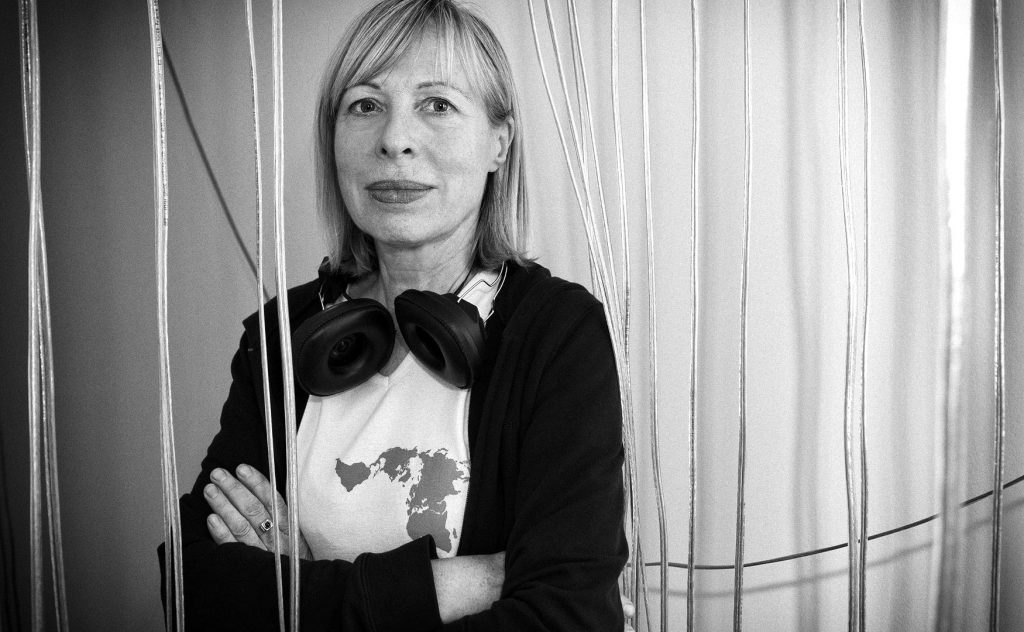 Christina Kubisch in der Ausstellung „Anichroches“, Paris, 2011; © Foto: Mazen Saggar