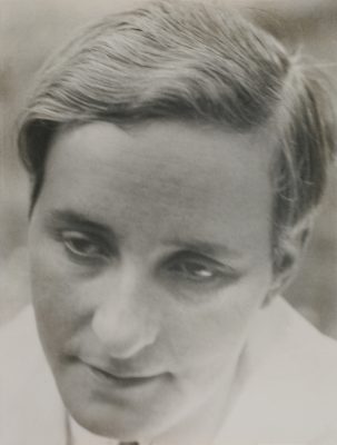 Aenne Biermann, Selbstporträt, ca. 1931, 23,6 x 17,9 cm, Museum für Angewandte Kunst Gera; © Museum für Angewandte Kunst Gera