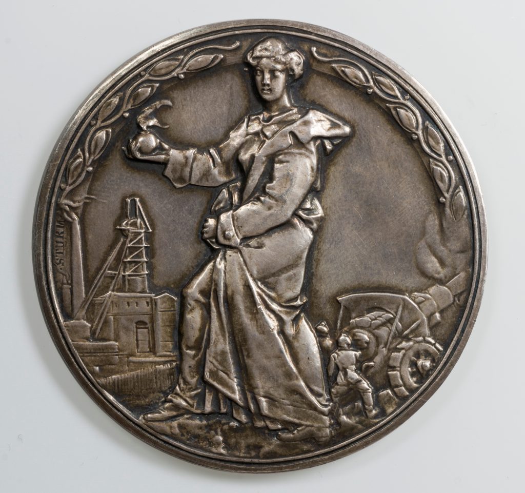 Westfälisch-Anhaltische Sprengstoff AG, Silbermedaille (Vorderseite) 1916, 60,44 mm, 79,74 g; © Kulturstiftung Sachsen-Anhalt Foto: Ulf Dräger