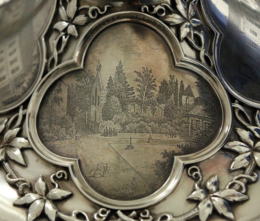 Silberne Deckelterrine mit Présentoir aus dem Jahr 1860 erworben mithilfe der Kulturstiftung der Länder für die Kreismuseen Alte Bischofsburg in der Trägerschaft des Landkreises Ostprignitz-Ruppin