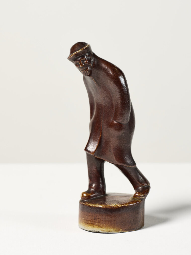 Keramikfigur in Braun