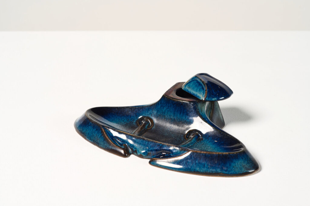 Blaues Keramikschreibset in Form einer Hummerschere