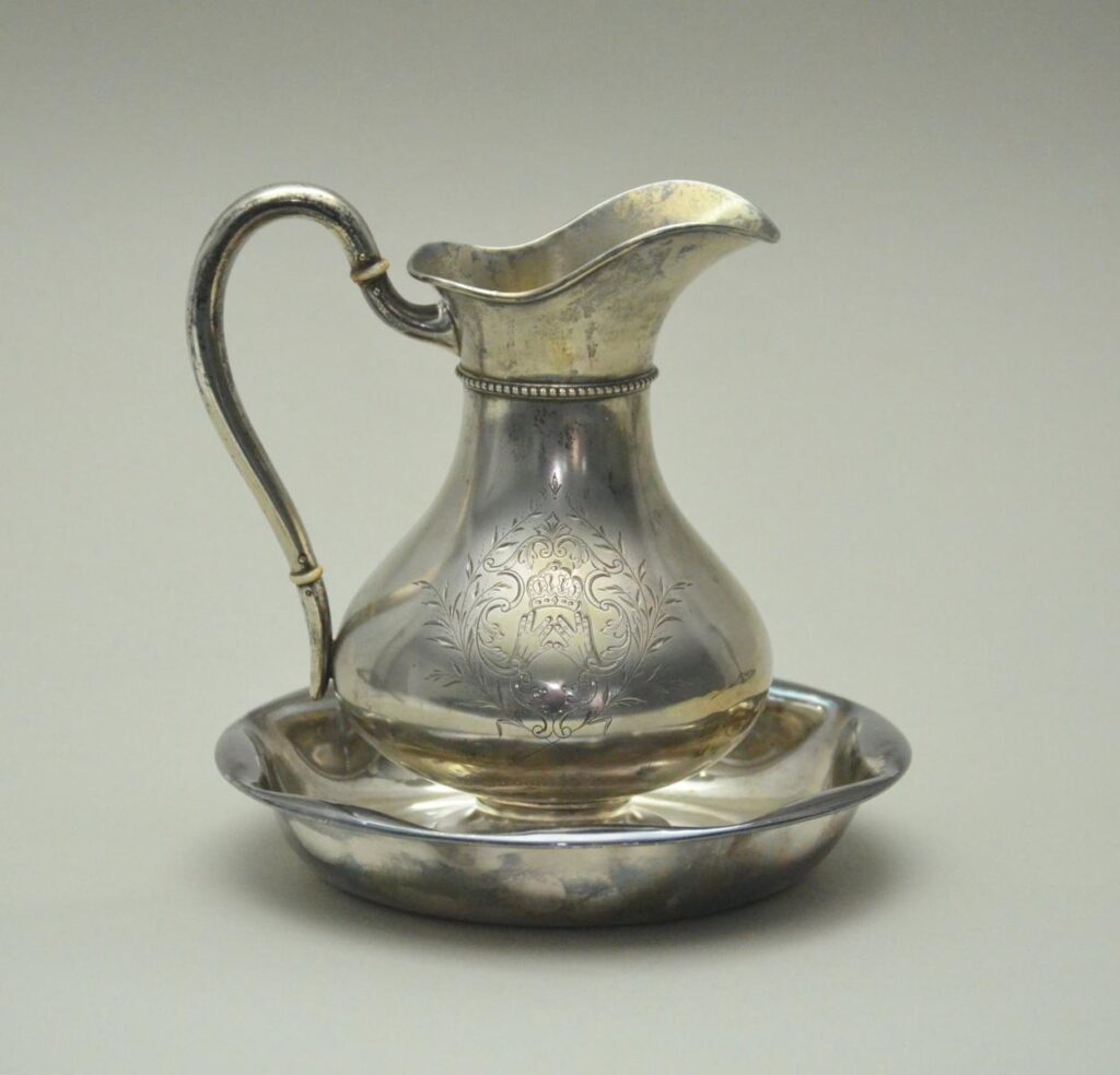 Silberne Kanne