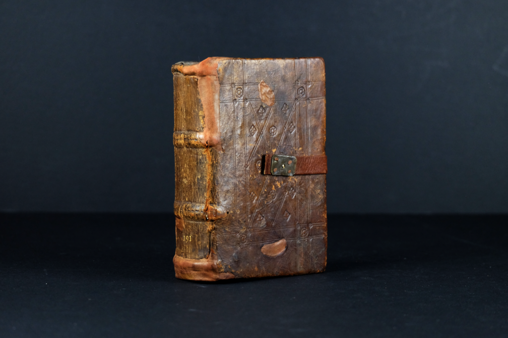 Außen Ansicht in ledergebundenes Manuskript