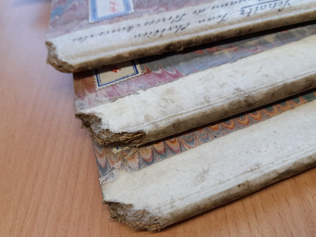 Beschädigte Einbände