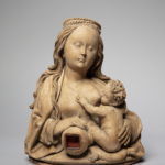 hölzerne Büste der stillenden Maria mit Jesuskind