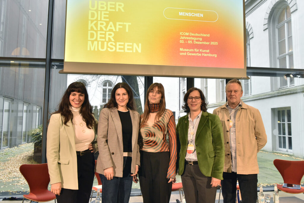 Gruppenfoto mit 5 Personen