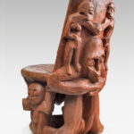 Stuhl mit Schnitzerei