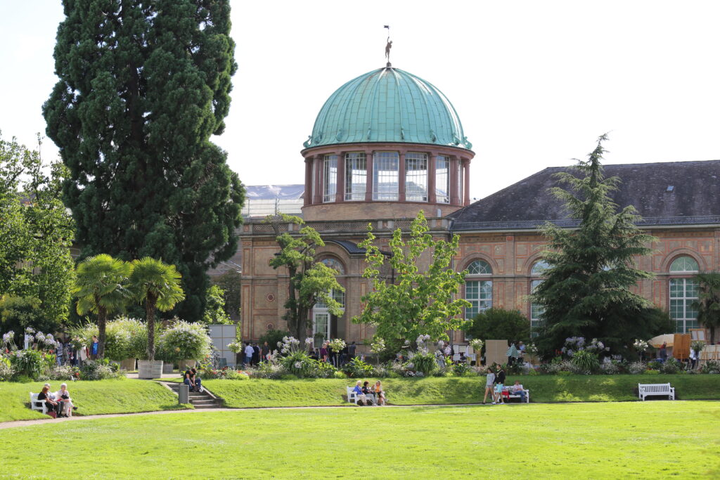 Kuppelbau in einem Park