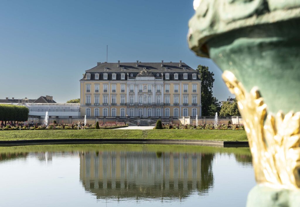 Prunkvolles Treppenhaus mit Marmor