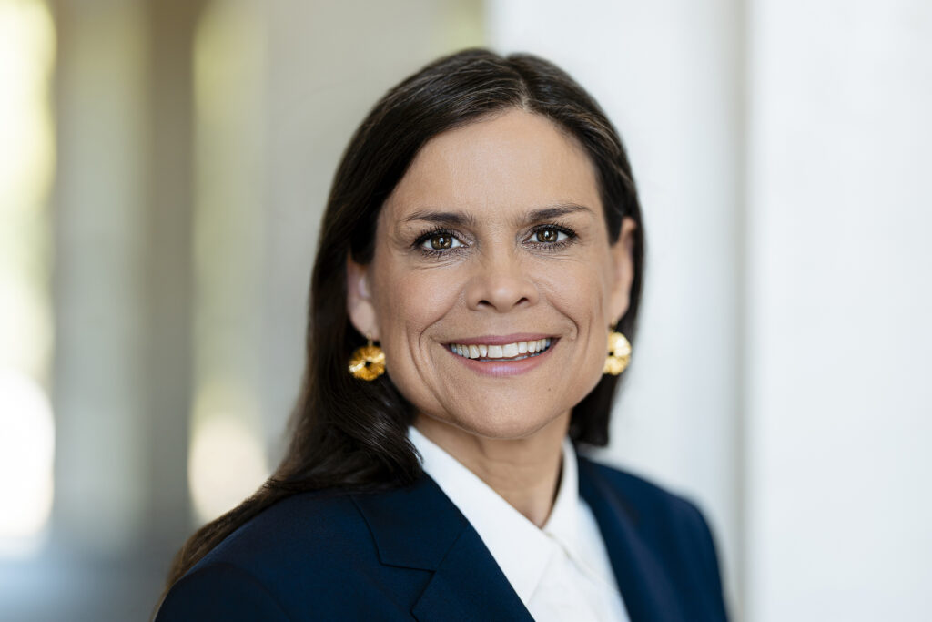 Porträtfoto Dr. Christine Regus
