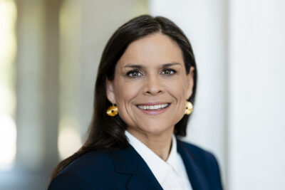 Porträtfoto Dr. Christine Regus